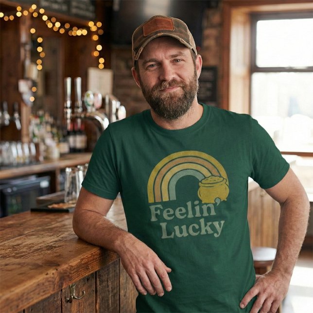 Feelin' Lucky Retro Rainbow Guldgryte T Shirt (Skapare uppladdad)