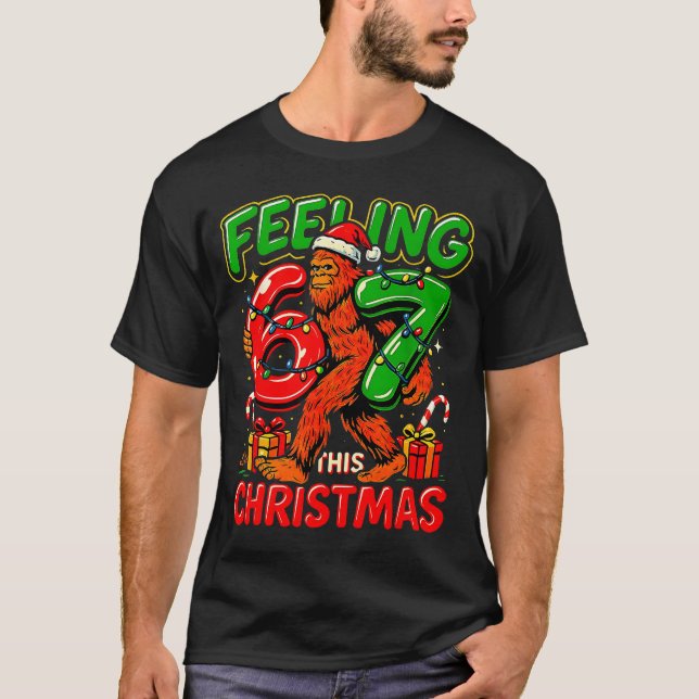 Feeling 67 This Christmas Funny Bigfoot  T Shirt (Framsida)