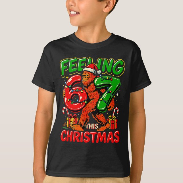 Feeling 67 This Christmas Funny Bigfoot  T Shirt (Framsida)