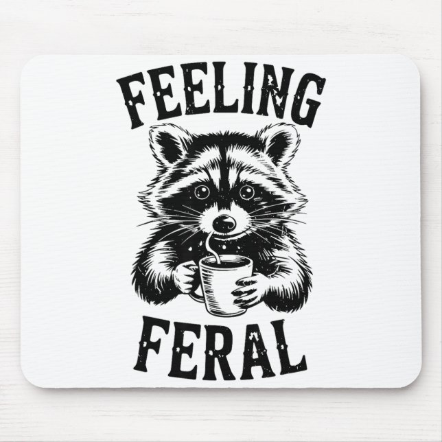Feeling Feral Raccoon Coffee Cute Funny Trash Pand Musmatta (Framsidan)