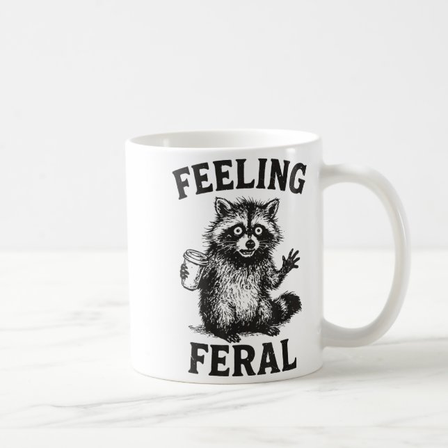 Feeling Feral Raccoon Drink Coffee Funny Trash Pan Kaffemugg (Höger)