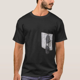 Fejka fick- med solglasögon utanför tee shirt