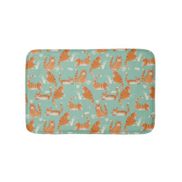 Felaktig Orange Tabby katt som knackar Saker över Badrumsmatta