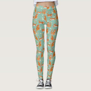 Felaktig Orange Tabby katt som knackar Saker över Leggings