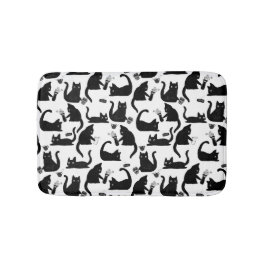 Felaktiga katter som knackar Saker över Badrumsmatta