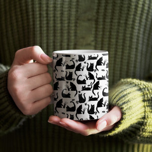 Felaktiga katter som knackar Saker över Kaffemugg