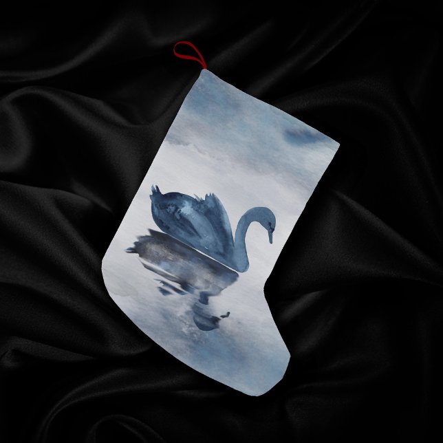 Felaktiga reflektioner | Moody Dusty Blue Svan vid Liten Julstrumpa (Skapare uppladdad)