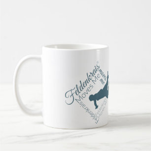 Feldenkrais® flyttningar mig som är rullande med kaffemugg