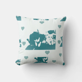 Feline Friends. Adorable Kitten Duo. Kudde