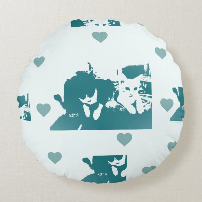 Feline Friends. Adorable Kitten Duo. Rund Kudde (Framsidan)