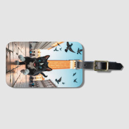 Felini vs. Pigeons: A Venetian Chase Bagagebricka