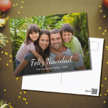 Feliz Navidad Modern julfamiljs foto Helg Vykort<br><div class="desc">Feliz Navidad julfotopapport,  med modernt Helgdag- och manusformat. Med vita anpassaden lägger du till egna uppgifter. Du ersätter även fotot med en egen bild. Ett festligt och unikt sätt att önska nära och kära en God jul på spanska.</div>