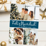 Feliz Navidad Photo Collage Julkort<br><div class="desc">Det här fantastiska 3-fotokortet med "Feliz Navidad!" i ett modernt typsnitt och din familj namn och år i ett rent, skarpt, traditionellt typsnitt, både i vitt på teal med en matchande baksida, är perfekt att skicka till din familj och dina vänner. Alla kommer att få nya bilder av din familj...</div>