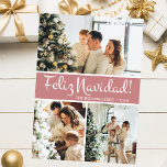 Feliz Navidad Photo Collage Julkort<br><div class="desc">Det här fantastiska 3-fotokortet med "Feliz Navidad!" i ett modernt typsnitt och din familj namn och år i ett rent, skarpt, traditionellt typsnitt, både i vitt på dammig ro med en passande baksida, är perfekt att skicka till din familj och dina vänner. Alla kommer att få nya bilder av din...</div>