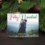 Feliz Navidad Red Grönt Script Photo Spain Helg Vykort<br><div class="desc">Modern Feliz Navidad-familjens vykort med vacker kalligrafi i rött och grönt. De vackra spanska julfotografierna på helgdag har ett fantastiskt skript och ert namn i vitt över vågrät bild.</div>
