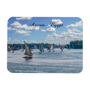 Feluccas seglar längs Nilen - Aswan, Egyptenen Magnet