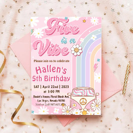 Fem a Vibe Groovy Retro Rainbow 5:e födelsedagen Inbjudningar