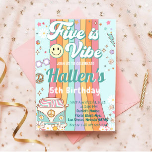 Fem a Vibe Groovy Retro Rainbow 5:e födelsedagen Inbjudningar