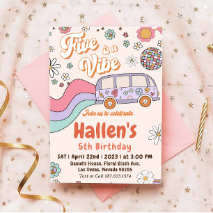 Fem a Vibe Groovy Retro Rainbow 5:e födelsedagen Inbjudningar
