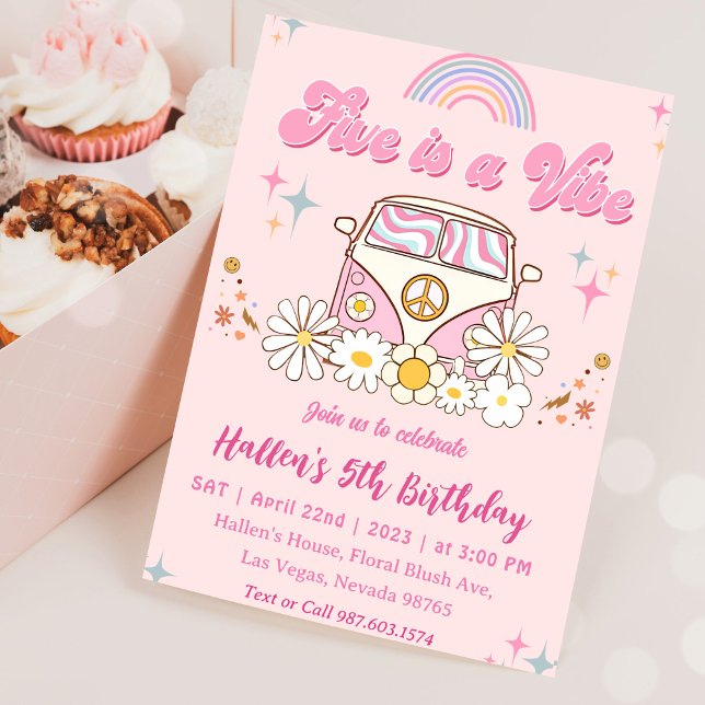 Fem a Vibe Groovy Retro Rainbow 5:e födelsedagen Inbjudningar (Skapare uppladdad)