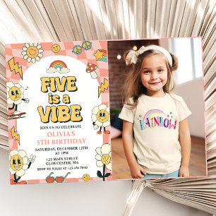 Fem är en Vibe Daisy & Retro Van Rosa 5:e födelsed Inbjudningar