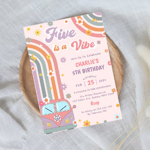 Fem är en Vibe Groovy Retro-Daisy 5:e födelsedagen Inbjudningar