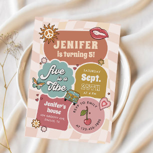 Fem är en Vibe Groovy Retro-Daisy 5:e födelsedagen Inbjudningar
