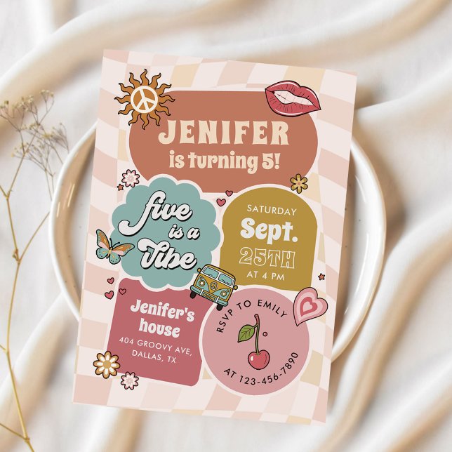 Fem är en Vibe Groovy Retro-Daisy 5:e födelsedagen Inbjudningar (Skapare uppladdad)