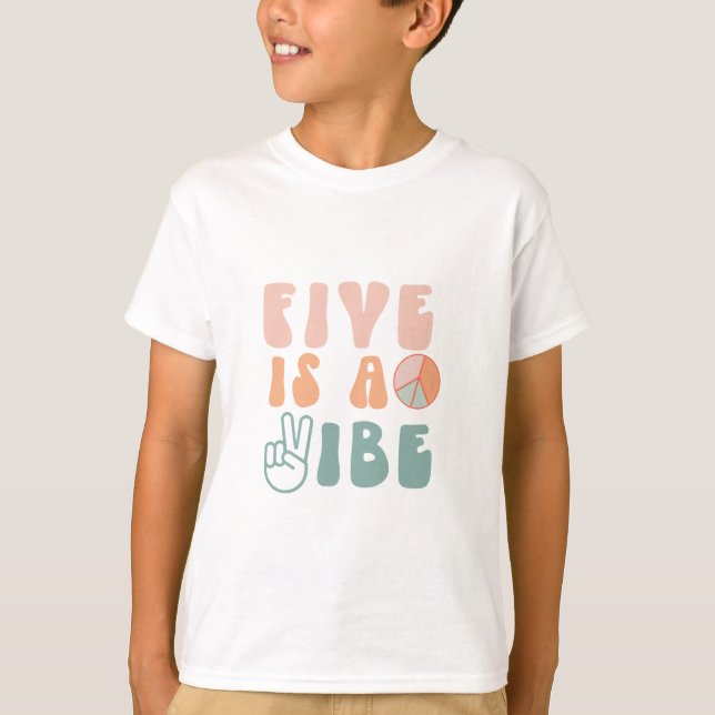 Fem är en Vibe Kids femte Födelsedagsfest Shirt T (Framsida)