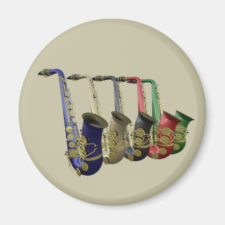 Fem färgstarka saxofoner på en linje magnet