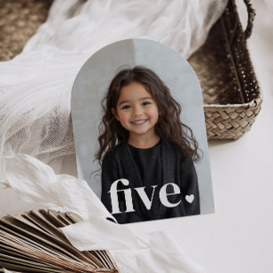 Fem hjärtformade foto 5-års födelsedag inbjudningar