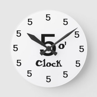 Fem klockan rund klocka