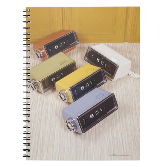 Fem tar tid på anteckningsbok med spiral (Framsidan)