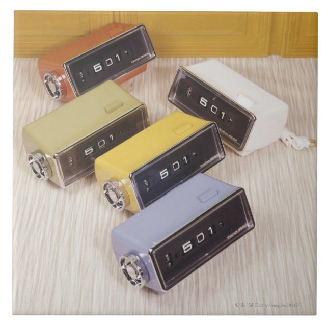 Fem tar tid på kakelplatta (Framsidan)