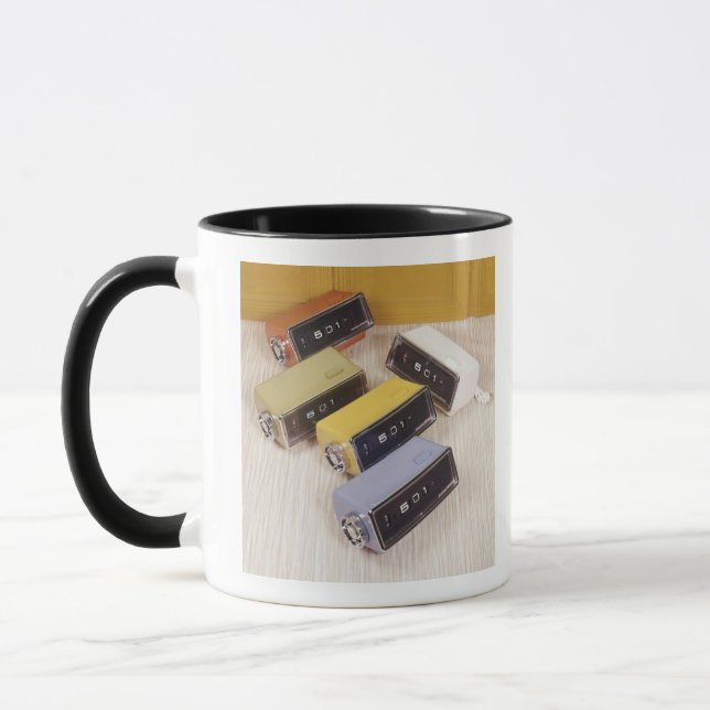 Fem tar tid på mugg (Vänster)