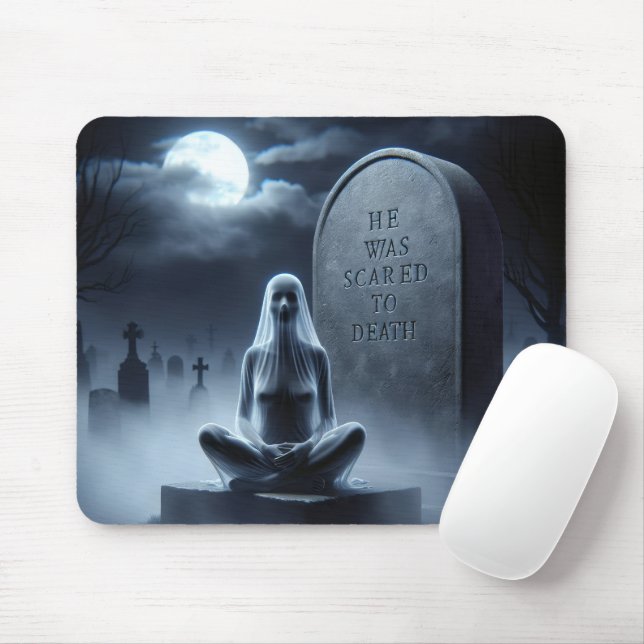 Female Ghost i en kyrkogård Musmatta (Med mus)