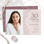 Feminin Blommigt för  Rosa Foto 30års födelsedag Inbjudningar<br><div class="desc">Elegant avstängd rosa och mobil 30års födelsedag-inbjudan med ditt foto på kortets framsida. Minimalistisk modern design med botaniska konturaccenter för teckning och typsnitt för typgrafiska skript. Enkel inbjudan-kortsperfekt för trendig för en snyggt kvinna på dagen firande. Kan anpassas till vilken ålder som helst. Skrivna Zazzle-inbjudningar eller digital utskrivbar mall för...</div>