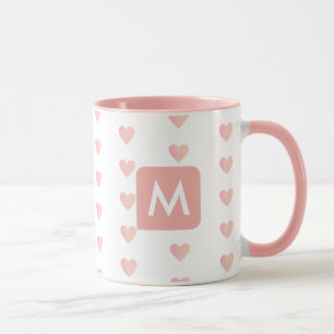 feminin rosa mugg med hennes initiala (anpassnings