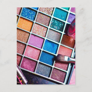 Femininfärgad makeup-artist vykort