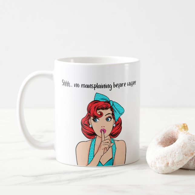 Feminist Humor Mugg: ingen gödsling före kaffe Kaffemugg (Med munk)