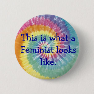 Feministen klämmer fast knapp
