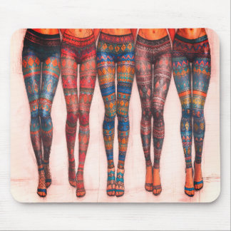 Femmor i rad i Leggings på Tjock Laptop  Musmatta