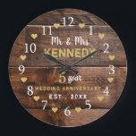 Femte Bröllop-årsdagen av mr och mrs Rustic Wood Stor Klocka<br><div class="desc">Klockan fem i Bröllop,  personlig med ett par efternamn och år.</div>