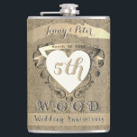 Femte Bröllop-årsdagen av "Wood" Fickplunta<br><div class="desc">Gör inte det här en roligt-årsjubileum för deras 5:e party,  en vintage,  shabby chic-träkolv märkt med ett hjärtemblem för den speciella dagen!</div>