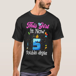 Femte födelsedagen den här flickan är nu 5 år gamm t shirt