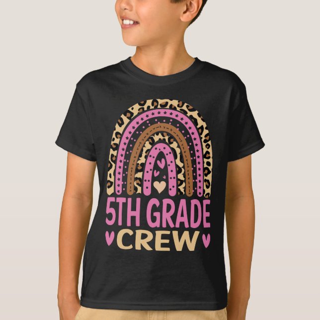 Femte Klass-besättningen Rainbow Leopard Back to s T Shirt (Framsida)