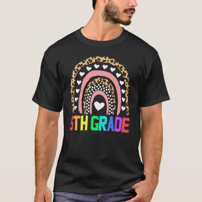 Femte Klass-läraren Leopard Rainbow 5th Klass Teac T Shirt (Framsida)