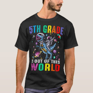 Femte Klass ligger utanför denna världsastronaut D T Shirt