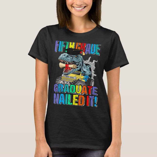 Femte Klass Student, Nailed IT Studenten Dinosaur T Shirt (Framsida)