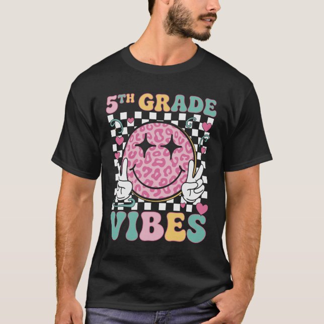 Femte Klass Vibes Groovy Back to school femte Klas T Shirt (Framsida)